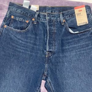 Levi’s 501 original straight leg jeans in size 31.